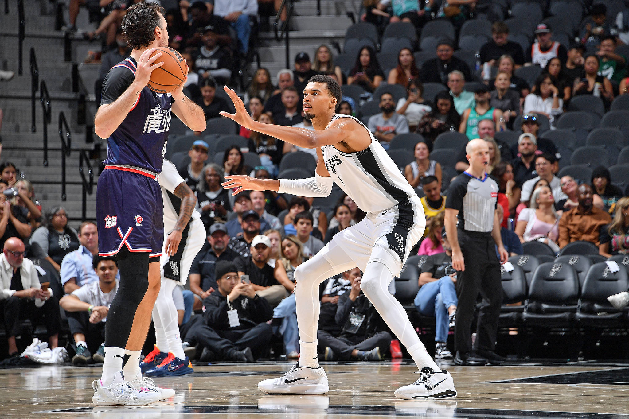 九游体育app-文班亚马无大碍！马刺松了一口气