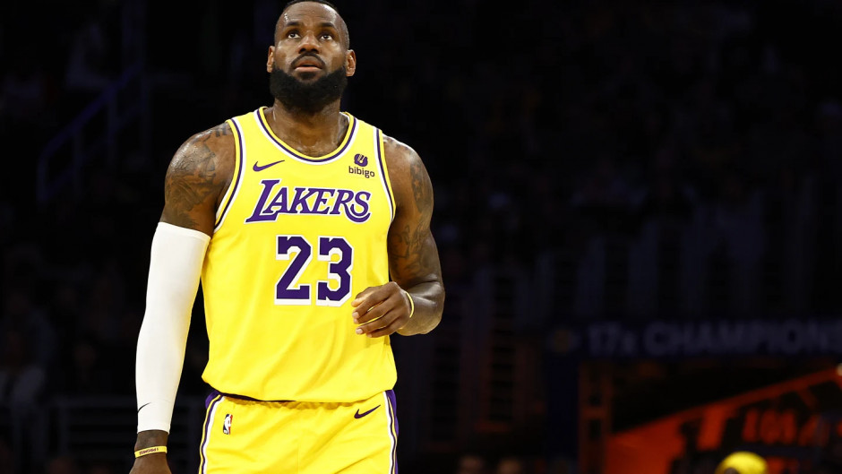 NBA今日战报：詹姆斯关键三分绝杀的简单介绍