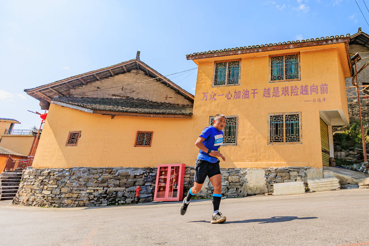 九游体育网址-关于体育教育扶贫：偏远山区建百个运动场的信息
